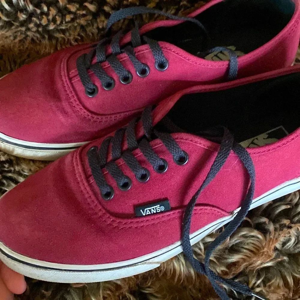 Vans off the wall cranberry red shoes